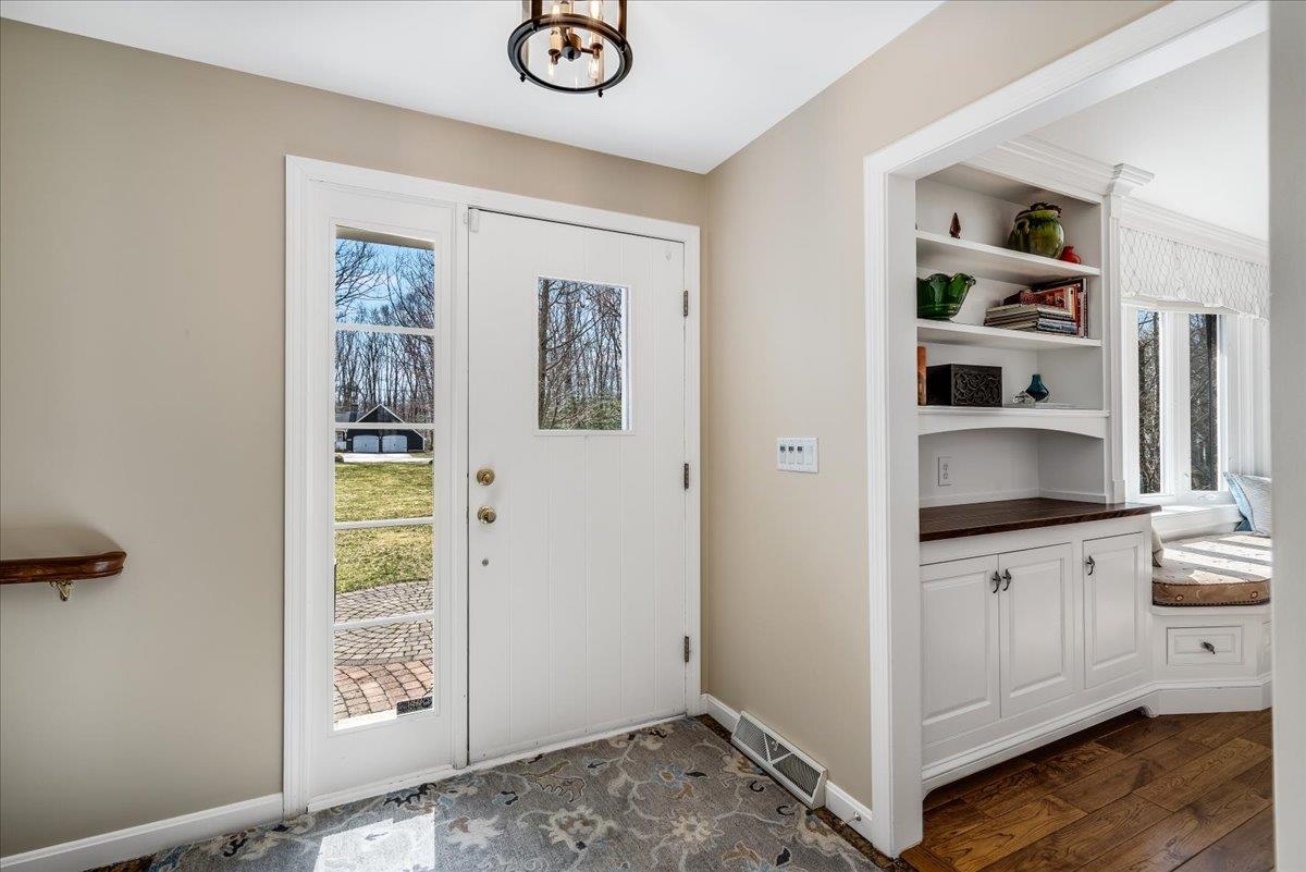 50 Old Farm Road Bedford, NH 03110 - Photo 2 of 47