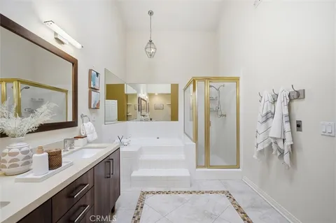 $724,998 | 18730 Hatteras Street, Unit 47, Tarzana, CA 91356