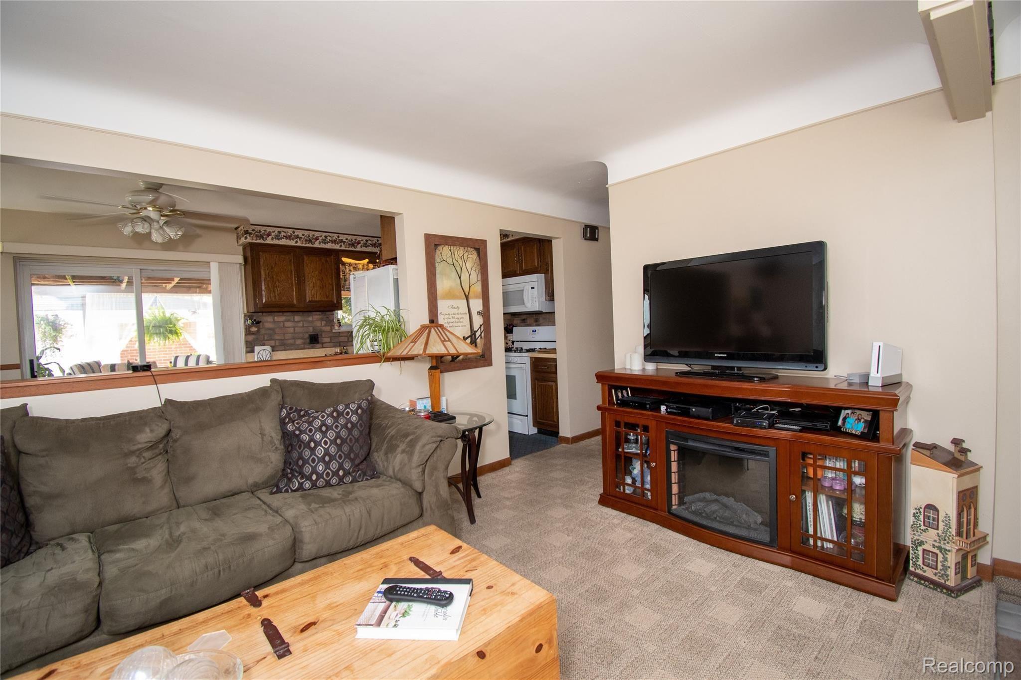 11176 Erdmann Road Sterling Heights, MI 48314 - Photo 9 of 34 DSC_0479.jpg