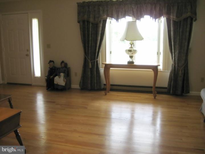 1051 Dutch Neck Road Middletown, DE 19709 - Photo 11 of 24 Living Room