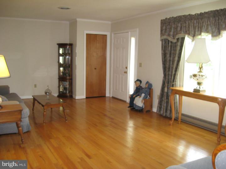 1051 Dutch Neck Road Middletown, DE 19709 - Photo 12 of 24 Living Room