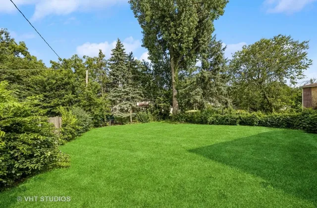 $2,700 | 823 North La Grange Road, Unit 1, La Grange Park, IL 60526