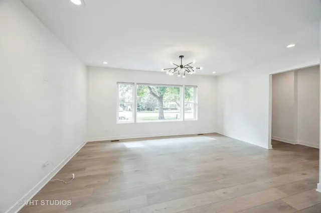 $2,700 | 823 North La Grange Road, Unit 1, La Grange Park, IL 60526