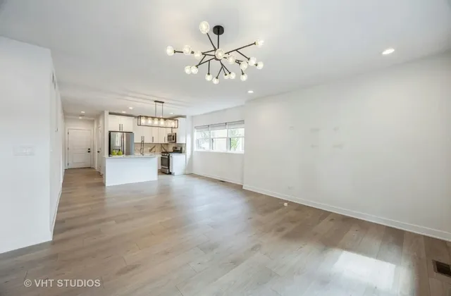 $2,700 | 823 North La Grange Road, Unit 1, La Grange Park, IL 60526