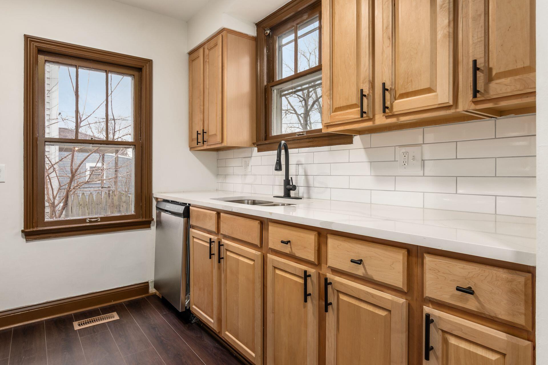 581 South Roys Avenue Columbus, OH 43204 - Photo 13 of 33 Kitchen
