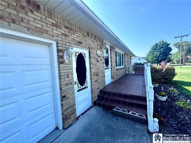 $279,900 | 125 Seymour Street, Pomfret, NY 14063