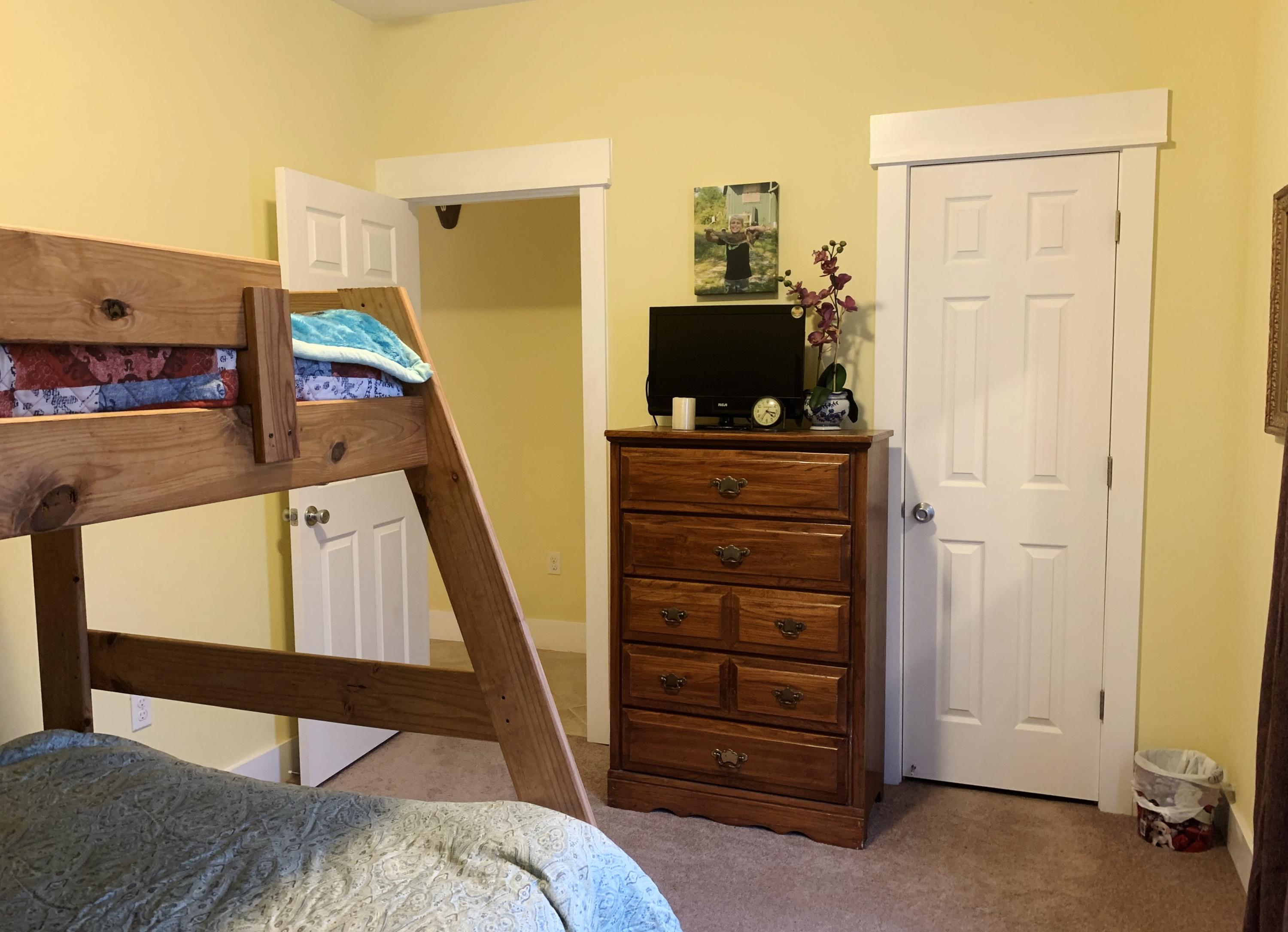 814 Site C-6 Road Freeport, FL 32439 - Photo 19 of 48 Bedroom 2 has Walk in closet