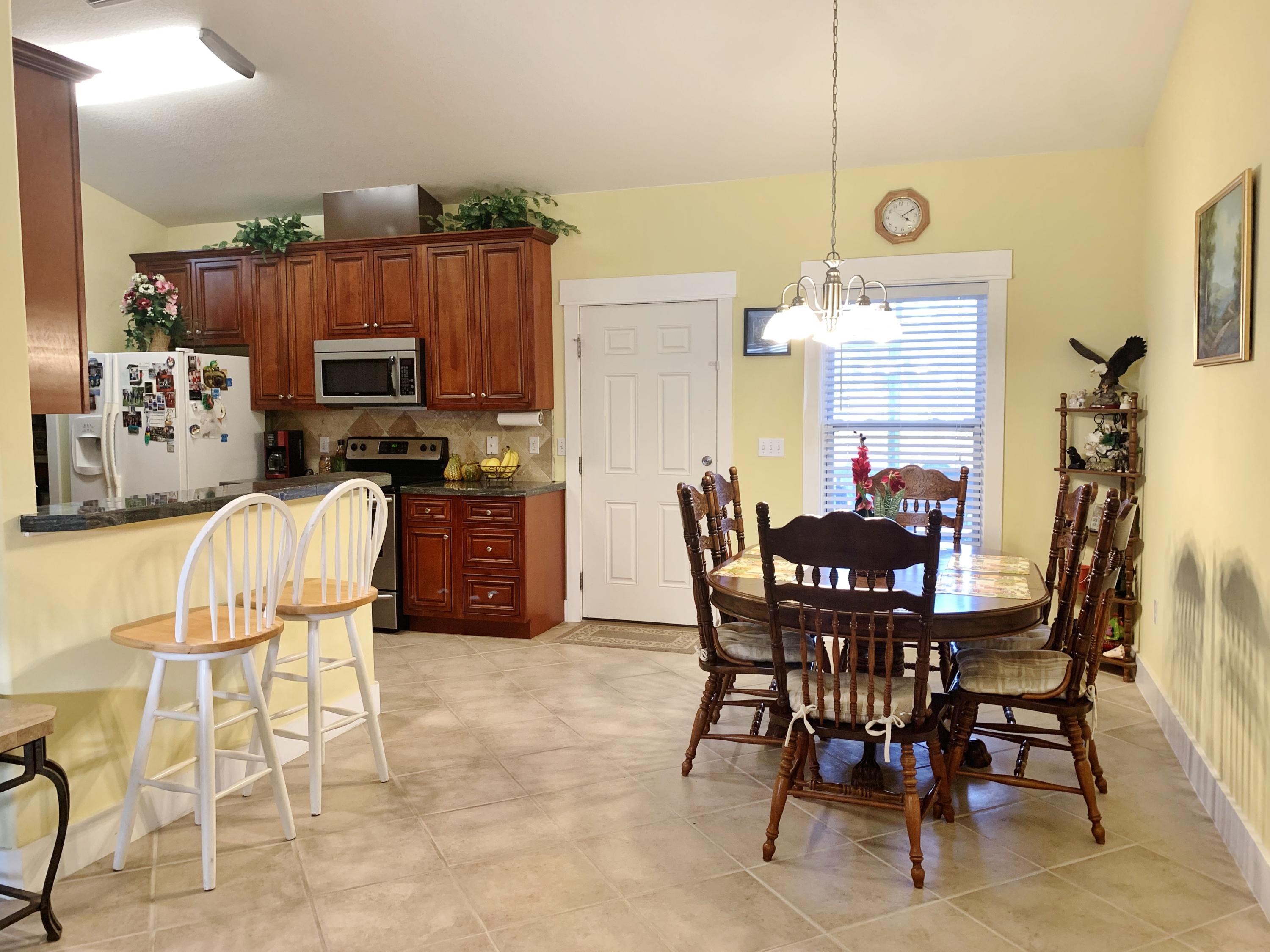814 Site C-6 Road Freeport, FL 32439 - Photo 2 of 48 Dining Area