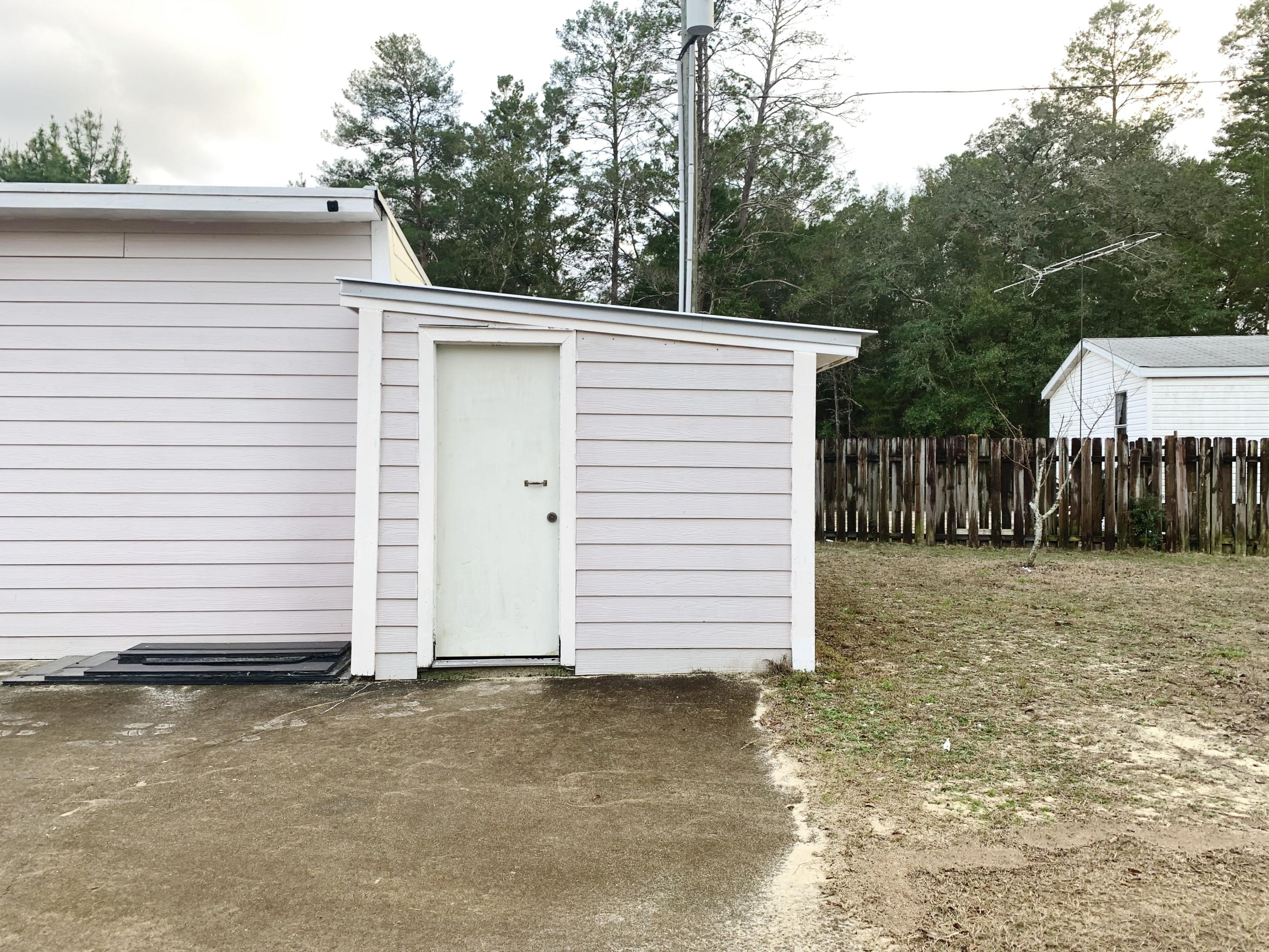 814 Site C-6 Road Freeport, FL 32439 - Photo 40 of 48 Additional Storage
