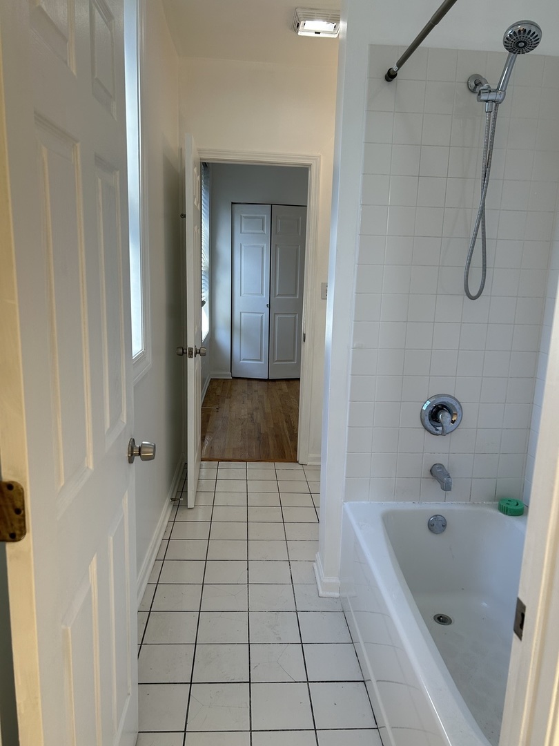 363 East 59th Street, Unit 3 Chicago, IL 60637 - Photo 11 of 13