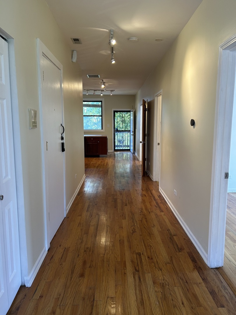 363 East 59th Street, Unit 3 Chicago, IL 60637 - Photo 4 of 13