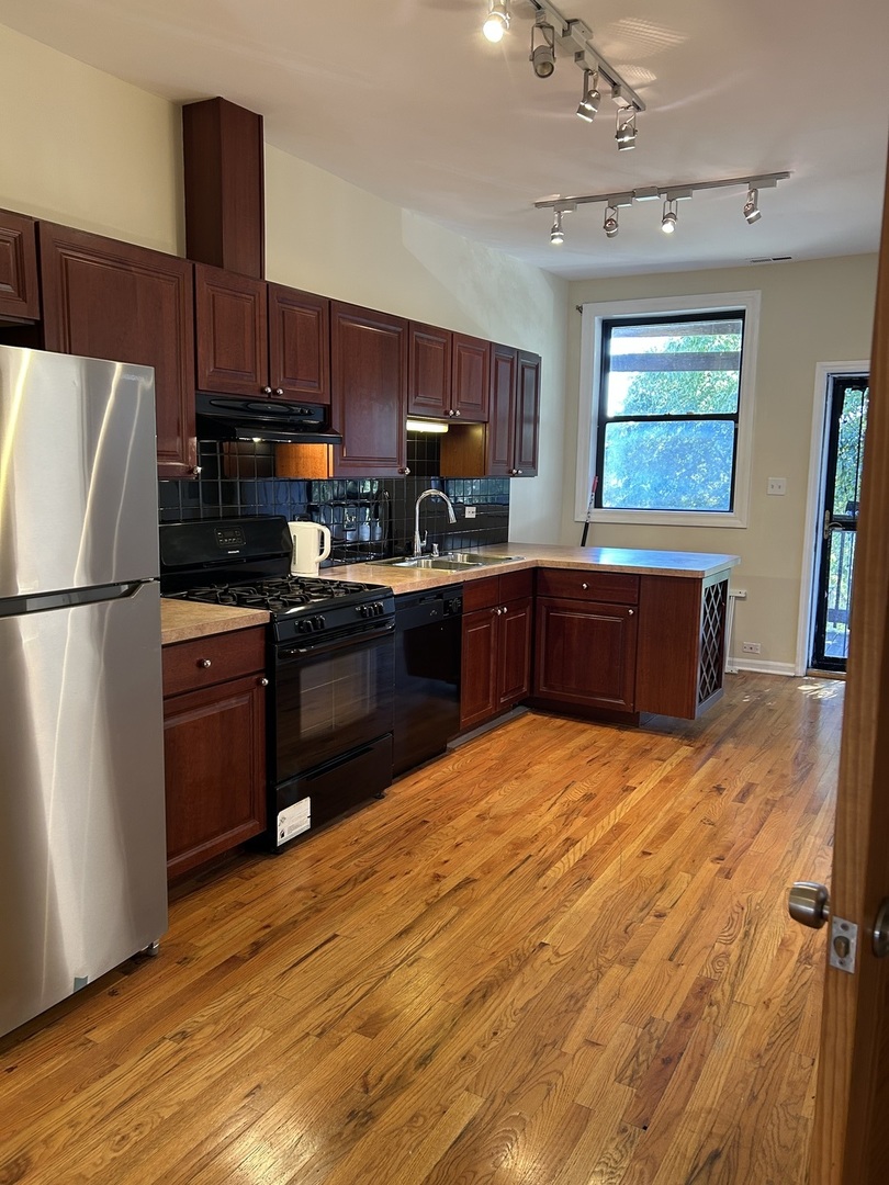 363 East 59th Street, Unit 3 Chicago, IL 60637 - Photo 6 of 13