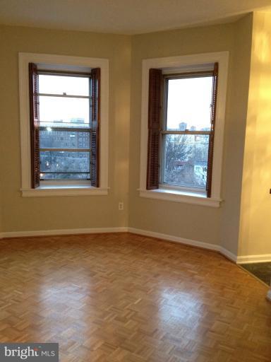 1851 Columbia Road Northwest, Unit 608 Washington, DC 20009 - Photo 4 of 16 an empty room with window