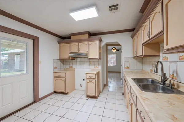 $1,300 | 2211 Camille Street, Pasadena, TX 77506