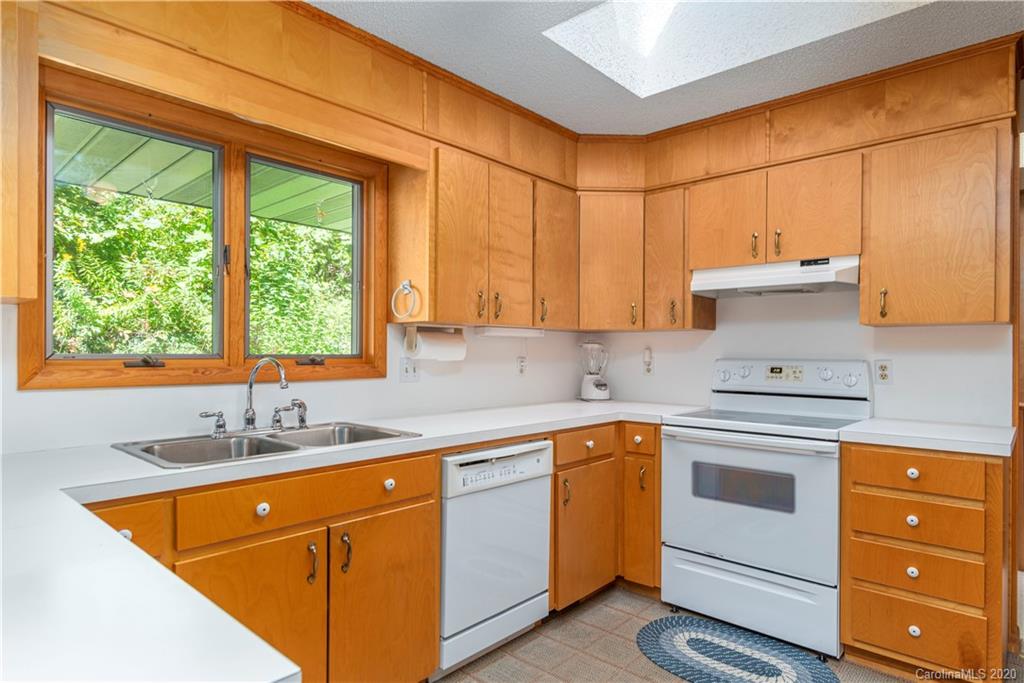 155 High Ridge Road Waynesville, NC 28786 - Photo 16 of 26 Gallery Image 16
