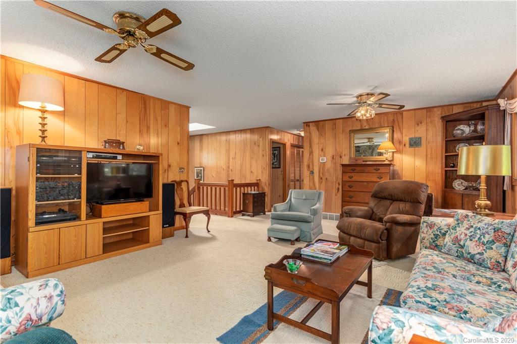 155 High Ridge Road Waynesville, NC 28786 - Photo 8 of 26 Gallery Image 8