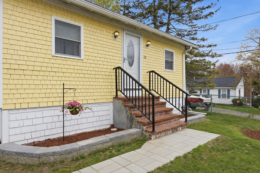 28 Rosina Road Weymouth, MA 02189 - Photo 4 of 41