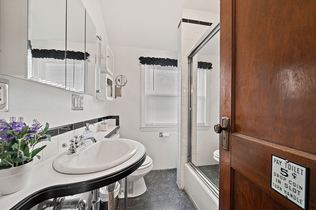 27 Ruthven Street Quincy, MA 02171 - Photo 17 of 21 Gallery Image 17