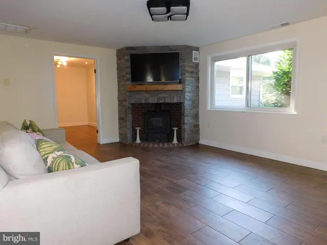 $3,500 | 1605 North Craig Street, Sterling, VA 20164