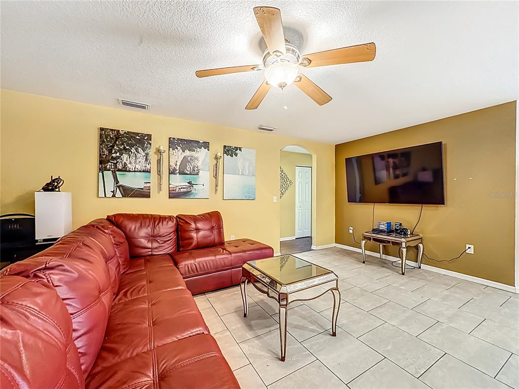 11112 Hidden Breeze Drive Wimauma, FL 33598 - Photo 13 of 41