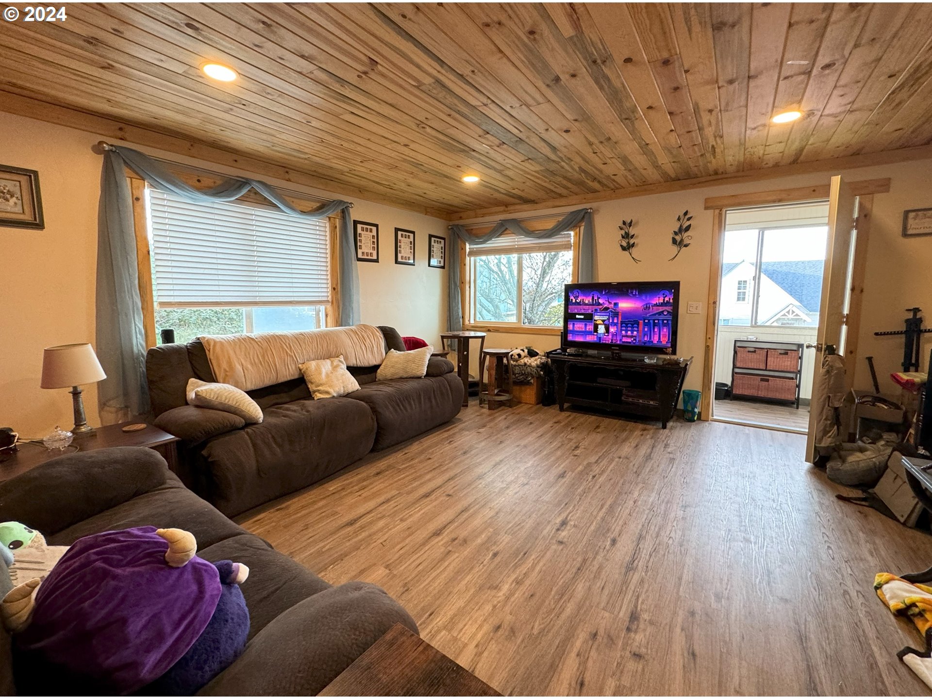 526 Elm Avenue Reedsport, OR 97467 - Photo 5 of 24 a living room with furniture and a flat screen tv