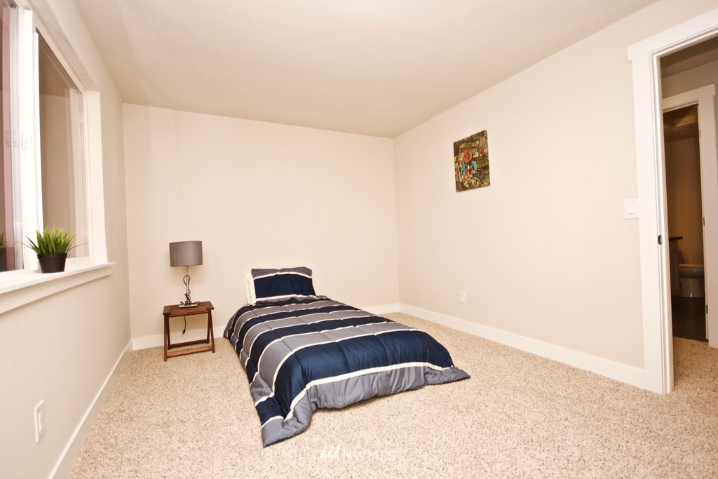 16653 160th Place Southeast Renton, WA 98058 - Photo 12 of 21