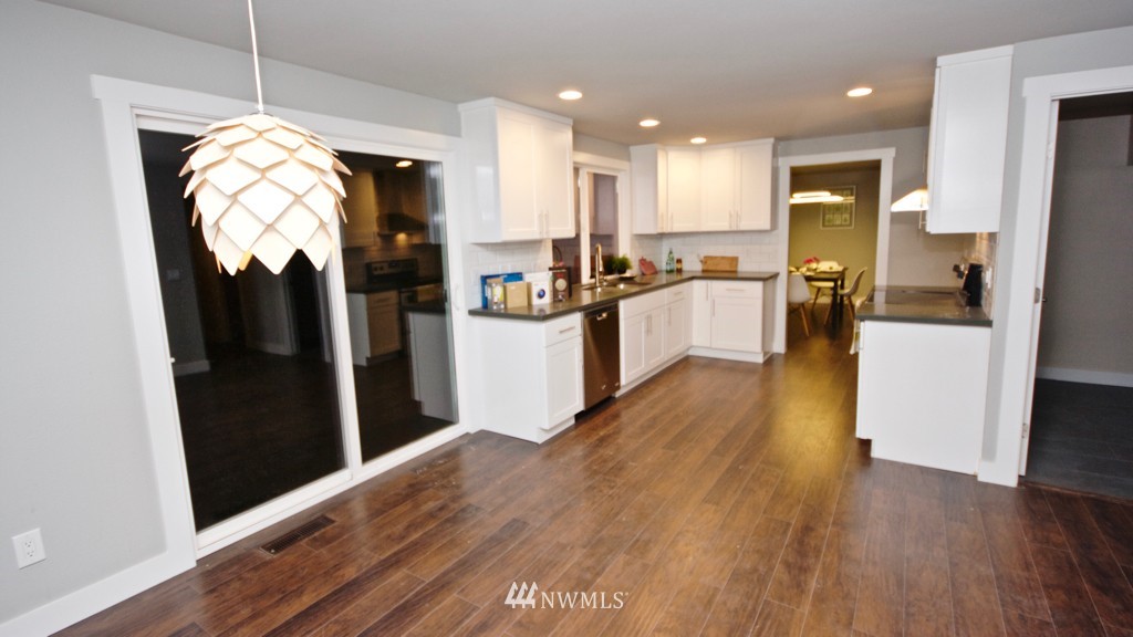 16653 160th Place Southeast Renton, WA 98058 - Photo 10 of 21