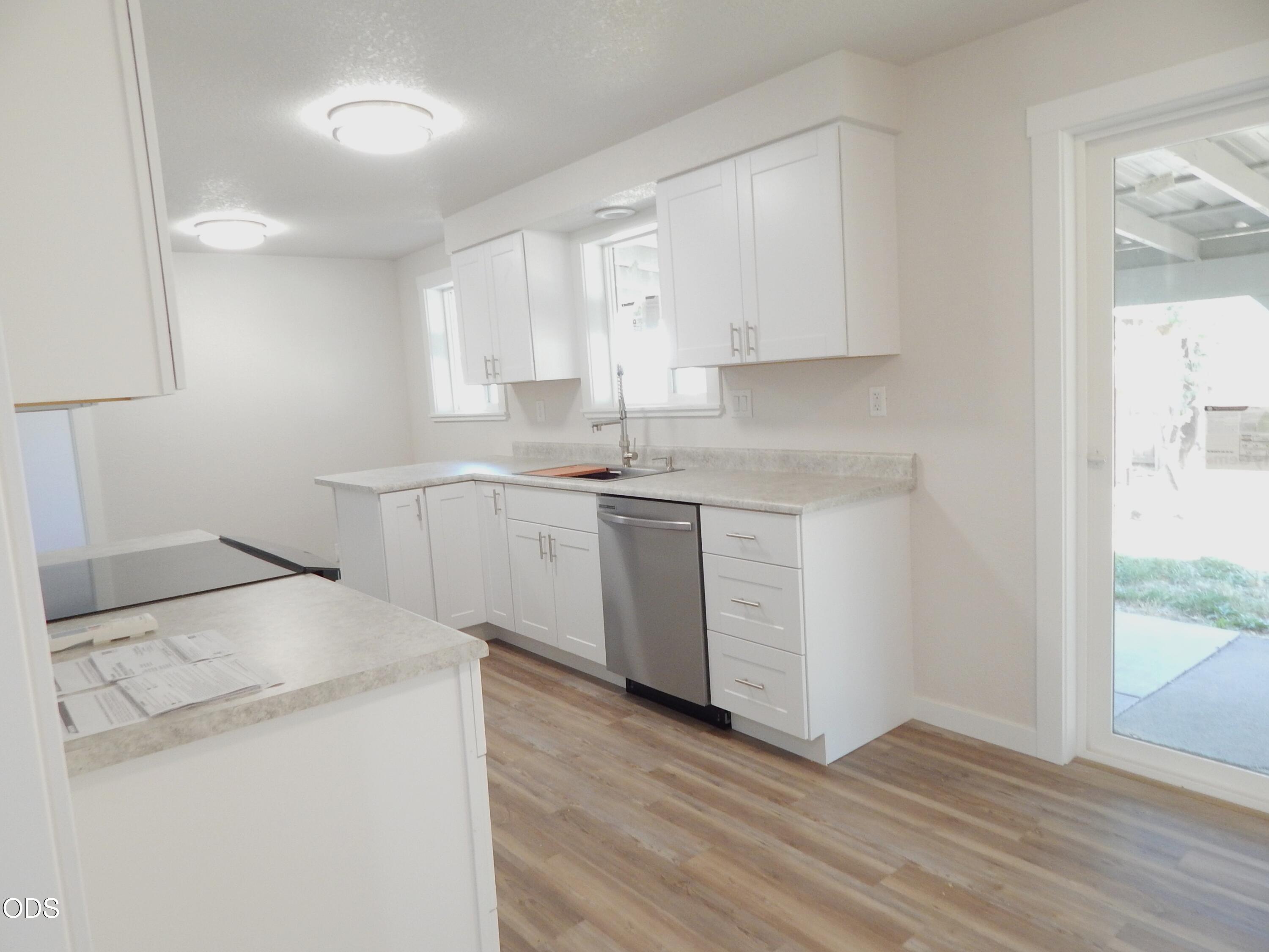 8222 Division Road White City, OR 97503 - Photo 5 of 21