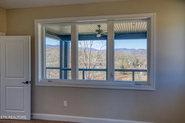 $1,395,900 | 300 Bluff Trace, Jacksboro, TN 37757