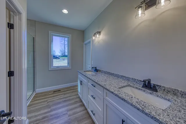 $1,395,900 | 300 Bluff Trace, Jacksboro, TN 37757