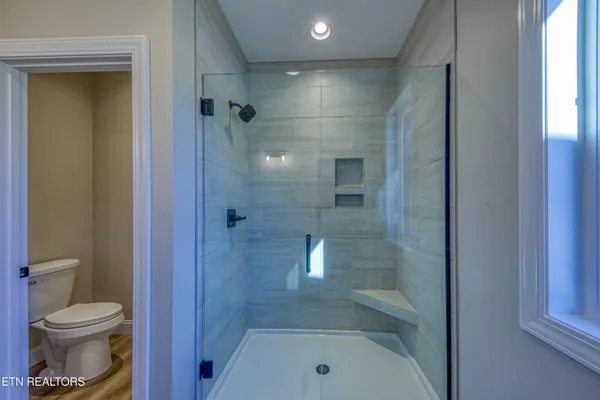 $1,395,900 | 300 Bluff Trace, Jacksboro, TN 37757