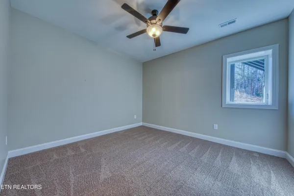 $1,395,900 | 300 Bluff Trace, Jacksboro, TN 37757