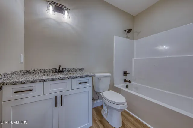 $1,395,900 | 300 Bluff Trace, Jacksboro, TN 37757