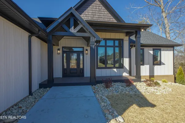 $1,395,900 | 300 Bluff Trace, Jacksboro, TN 37757