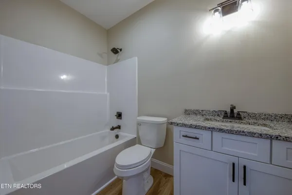 $1,395,900 | 300 Bluff Trace, Jacksboro, TN 37757