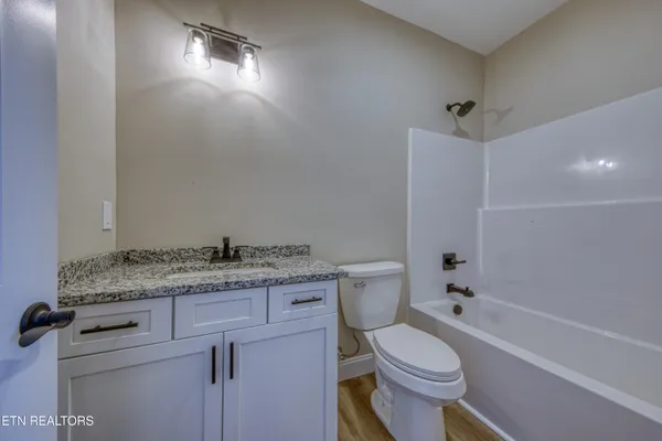 $1,395,900 | 300 Bluff Trace, Jacksboro, TN 37757