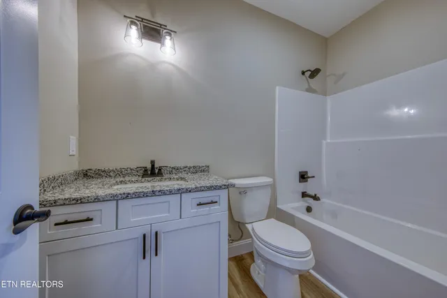 $1,395,900 | 300 Bluff Trace, Jacksboro, TN 37757