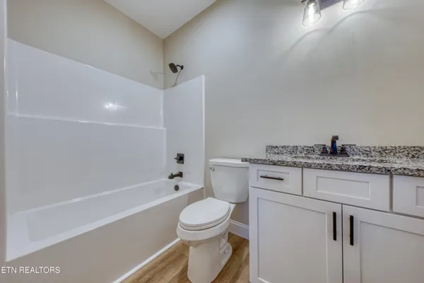 $1,395,900 | 300 Bluff Trace, Jacksboro, TN 37757