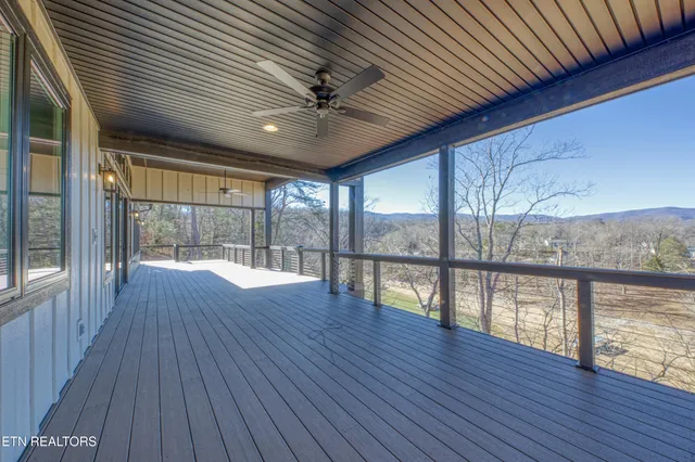 $1,395,900 | 300 Bluff Trace, Jacksboro, TN 37757