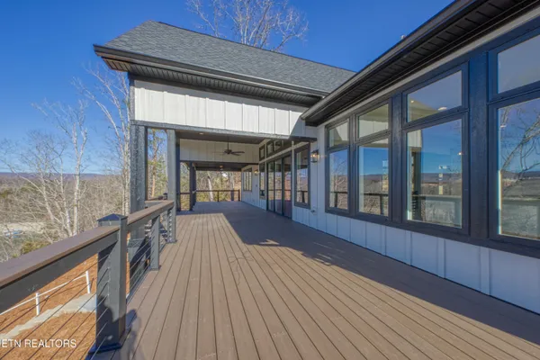 $1,395,900 | 300 Bluff Trace, Jacksboro, TN 37757