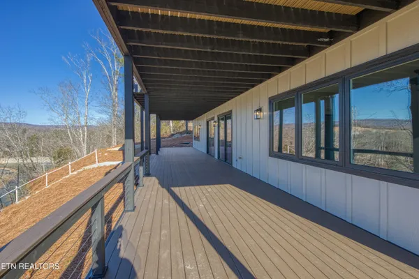 $1,395,900 | 300 Bluff Trace, Jacksboro, TN 37757