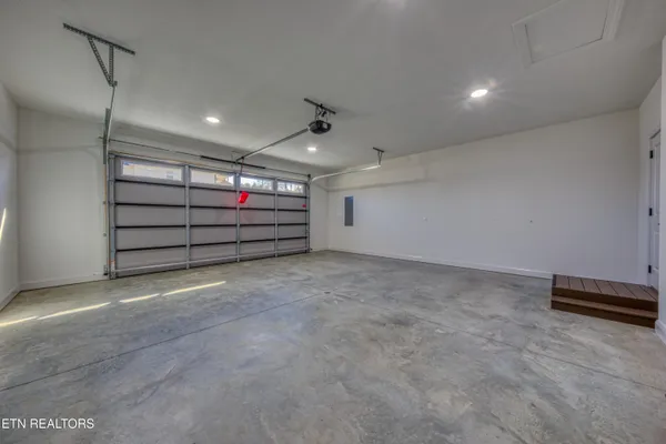 $1,395,900 | 300 Bluff Trace, Jacksboro, TN 37757