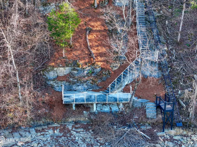 $1,395,900 | 300 Bluff Trace, Jacksboro, TN 37757