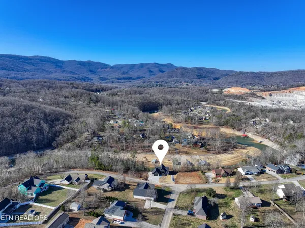 $1,395,900 | 300 Bluff Trace, Jacksboro, TN 37757