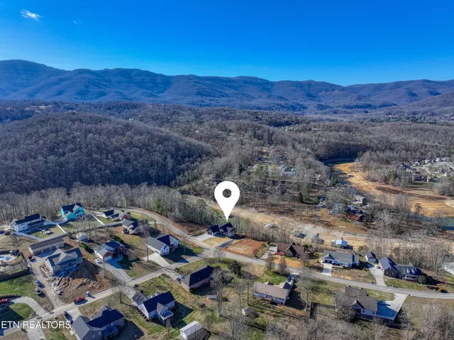 $1,395,900 | 300 Bluff Trace, Jacksboro, TN 37757
