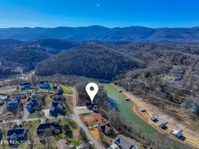 $1,395,900 | 300 Bluff Trace, Jacksboro, TN 37757