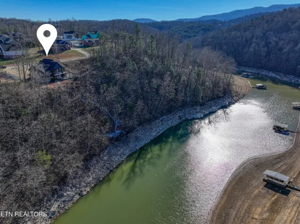 $1,395,900 | 300 Bluff Trace, Jacksboro, TN 37757