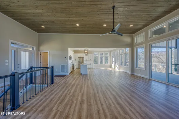 $1,395,900 | 300 Bluff Trace, Jacksboro, TN 37757