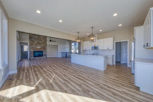 $1,395,900 | 300 Bluff Trace, Jacksboro, TN 37757