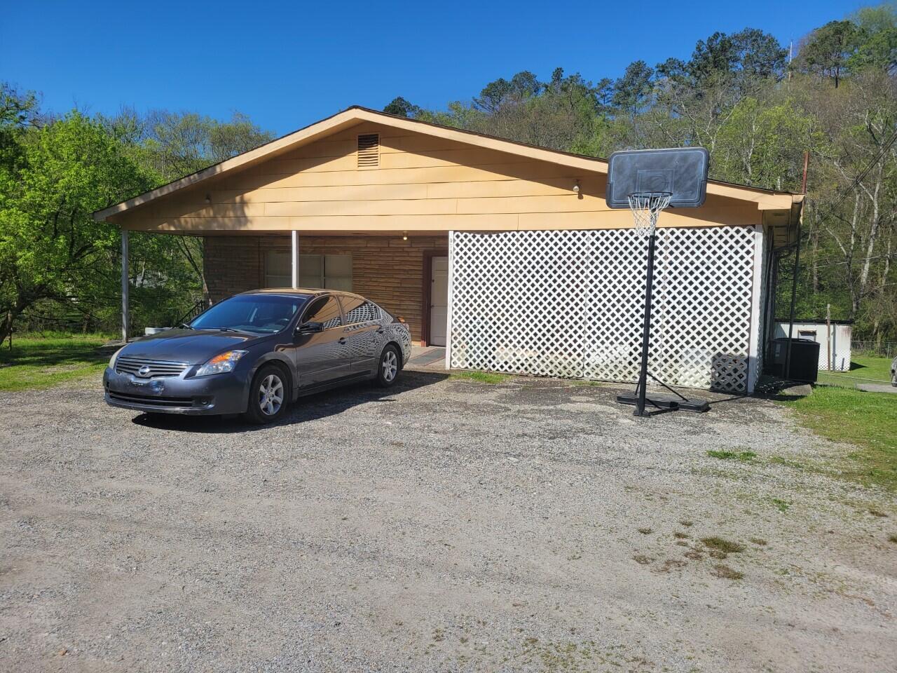 9151 Dallas Hollow Road Soddy Daisy, TN 37379 - Photo 2 of 9 Gerage of 9151 Dallas Hollow Road